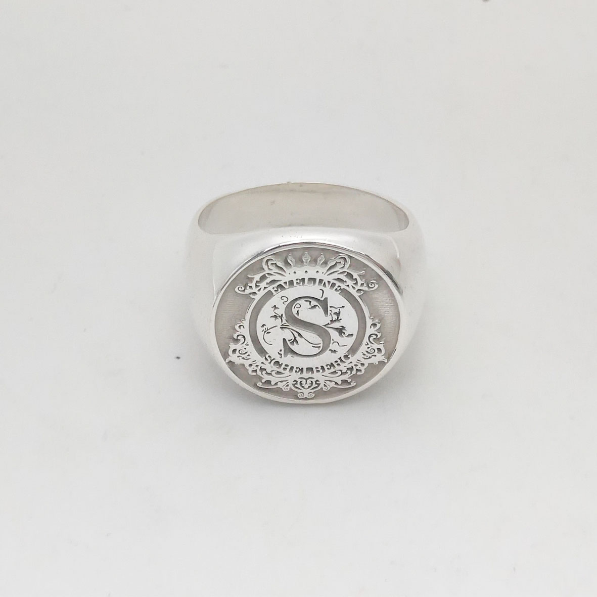 Custom Engraved 17mm Round Top - Initial Ring Custom recensione e prezzo