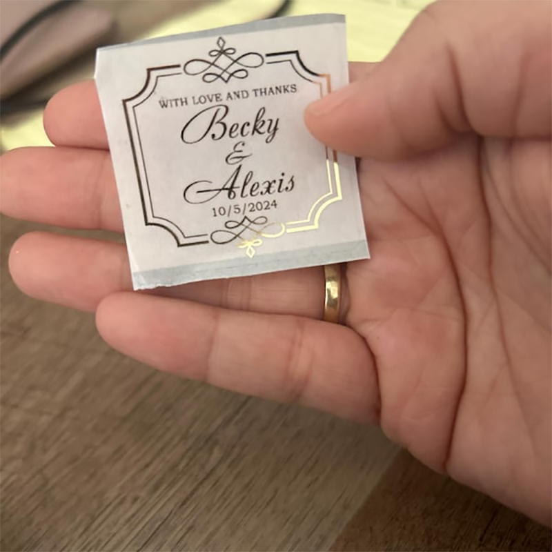 Custom Gold Foil Wedding Favor - Personalised Candle Label recensione e prezzo