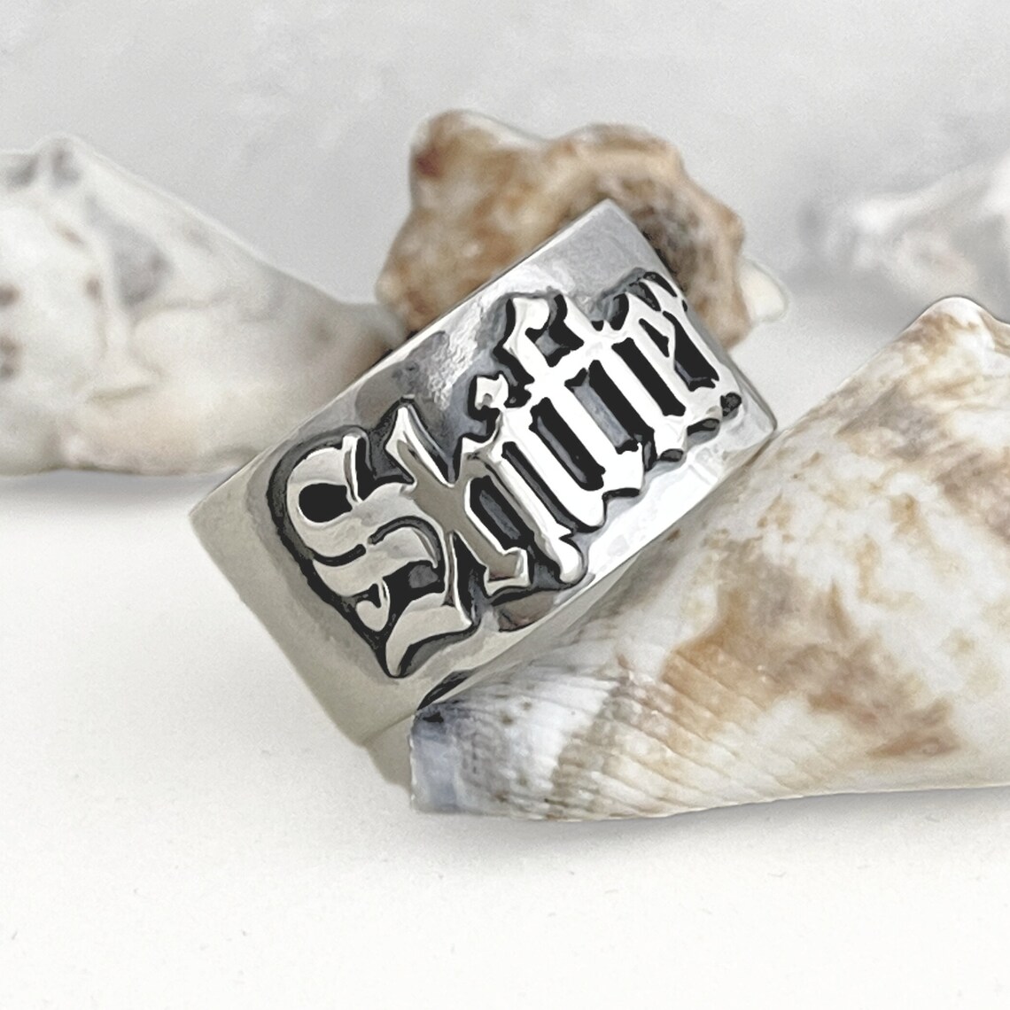 12MM Men' Gothic Rings Persona - Initial Ring Custom recensione e prezzo