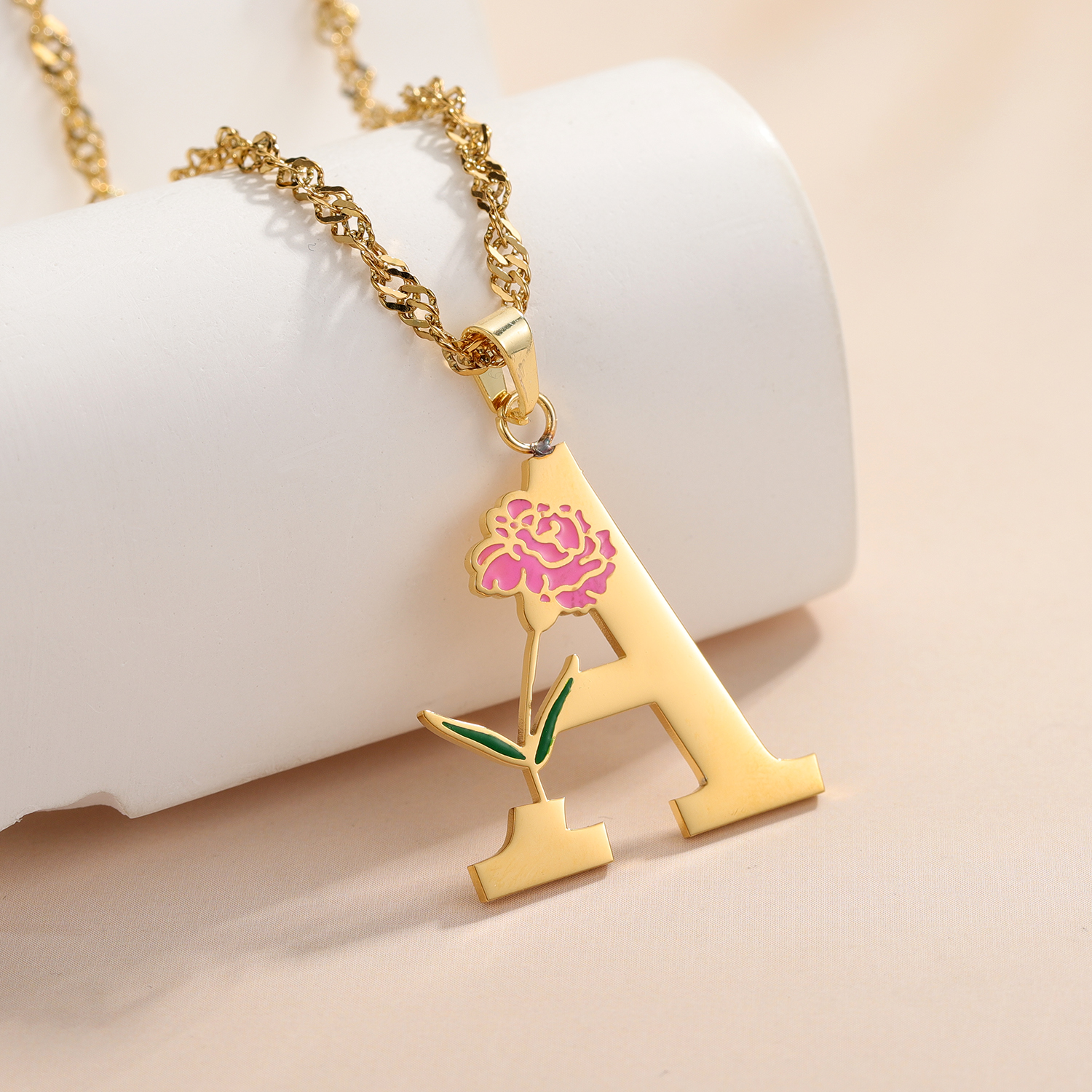 Custom Flower Initial Letter P - Birth Flower Necklace recensione e prezzo